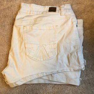 White American eagle shorts